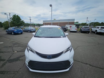 2021 Toyota Sienna LE 8 Passenger