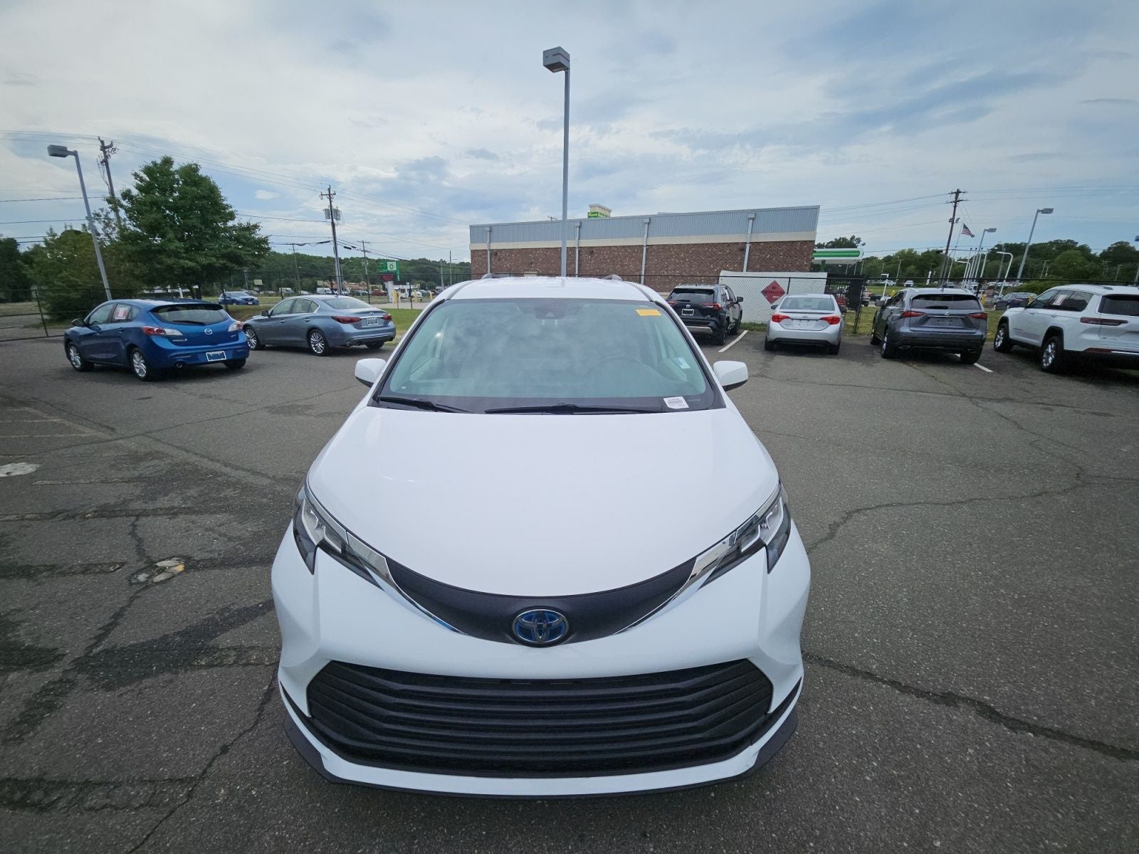 2021 Toyota Sienna LE 8 Passenger