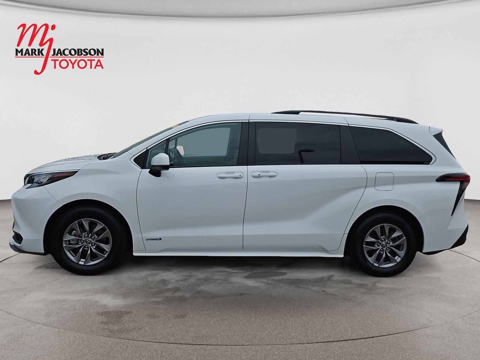 2021 Toyota Sienna LE 8 Passenger