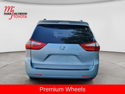 2015 Toyota Sienna XLE 8 Passenger