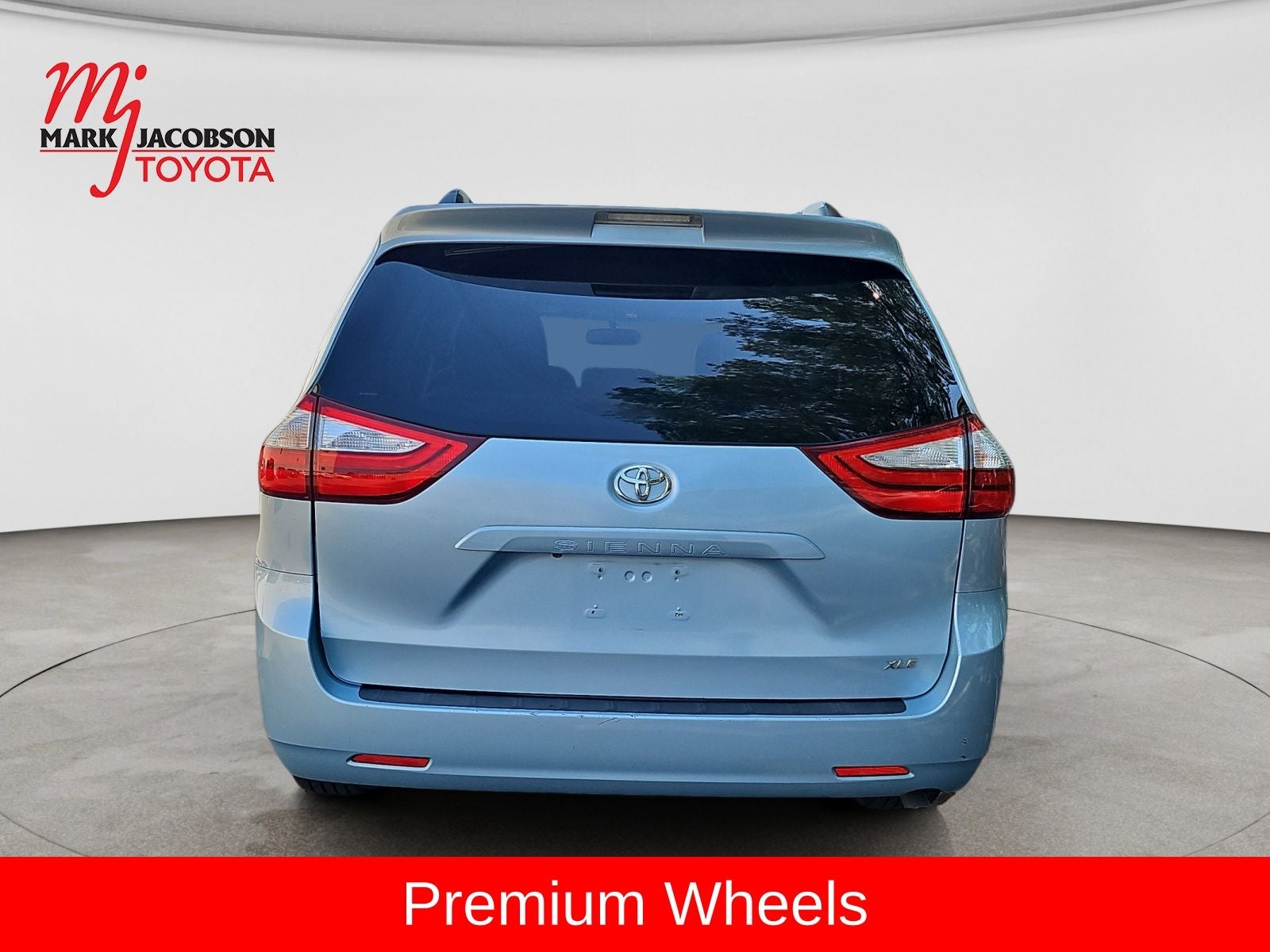 2015 Toyota Sienna XLE 8 Passenger