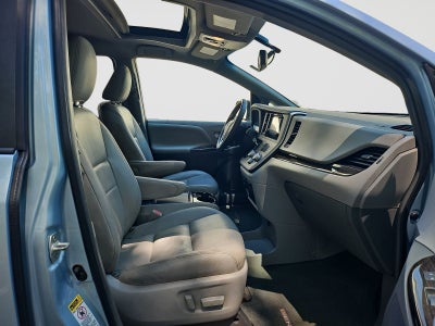 2015 Toyota Sienna XLE 8 Passenger