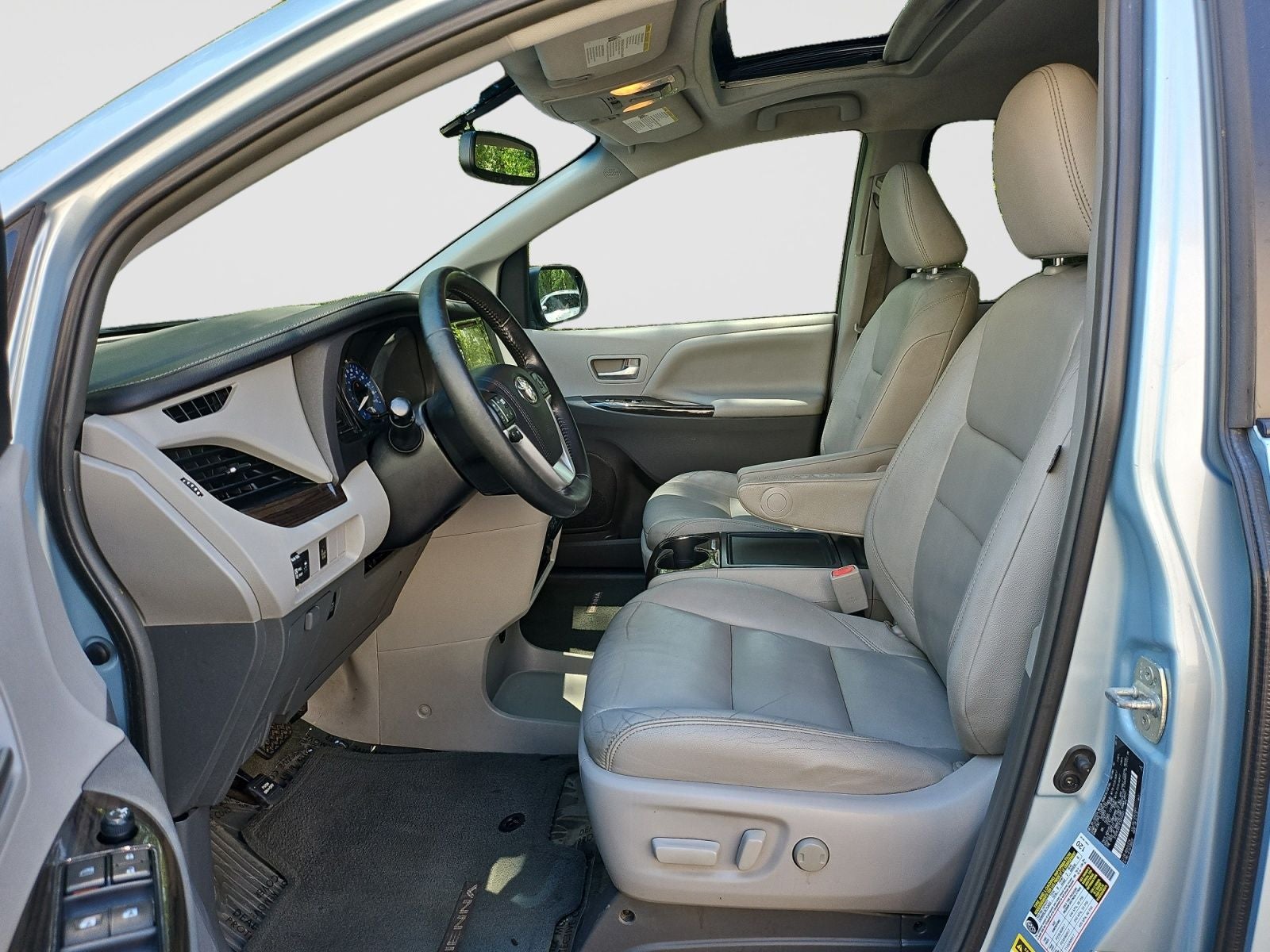 2015 Toyota Sienna XLE 8 Passenger