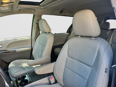 2015 Toyota Sienna XLE 8 Passenger