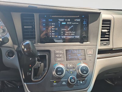 2015 Toyota Sienna XLE 8 Passenger