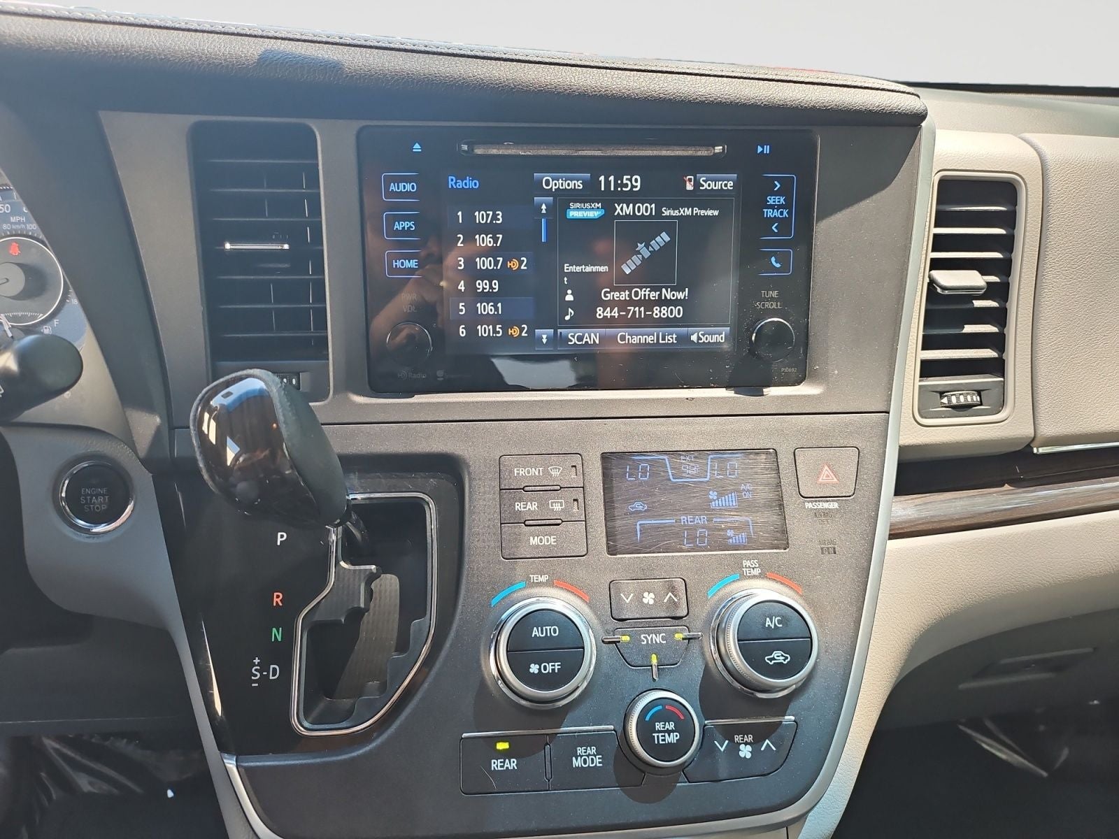 2015 Toyota Sienna XLE 8 Passenger