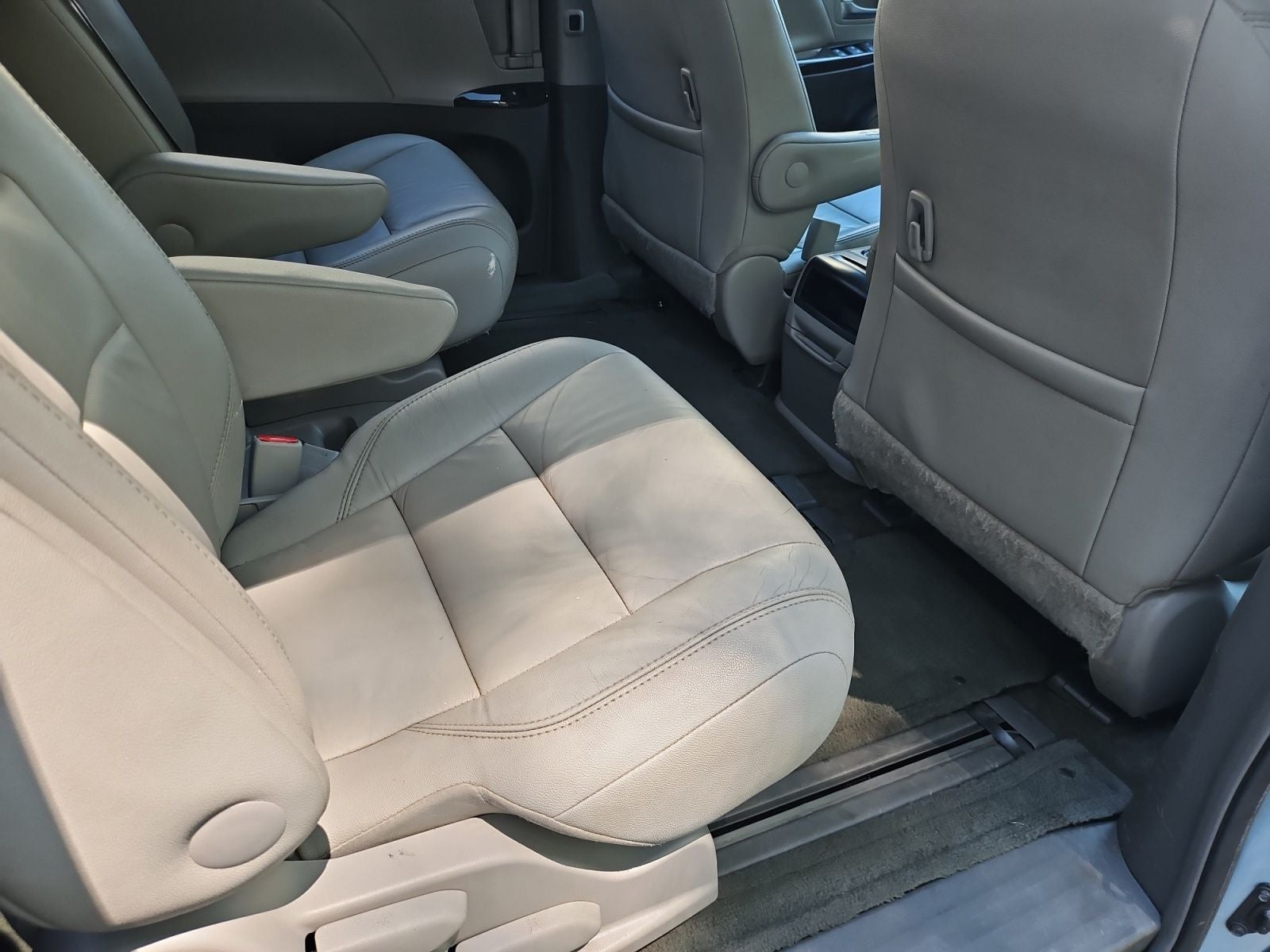 2015 Toyota Sienna XLE 8 Passenger