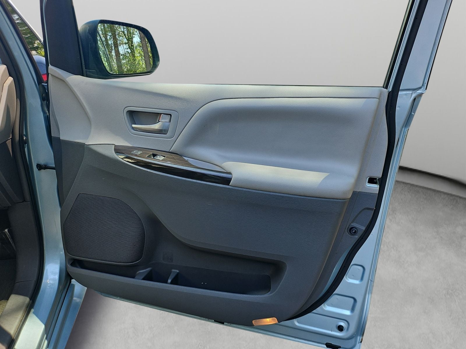 2015 Toyota Sienna XLE 8 Passenger