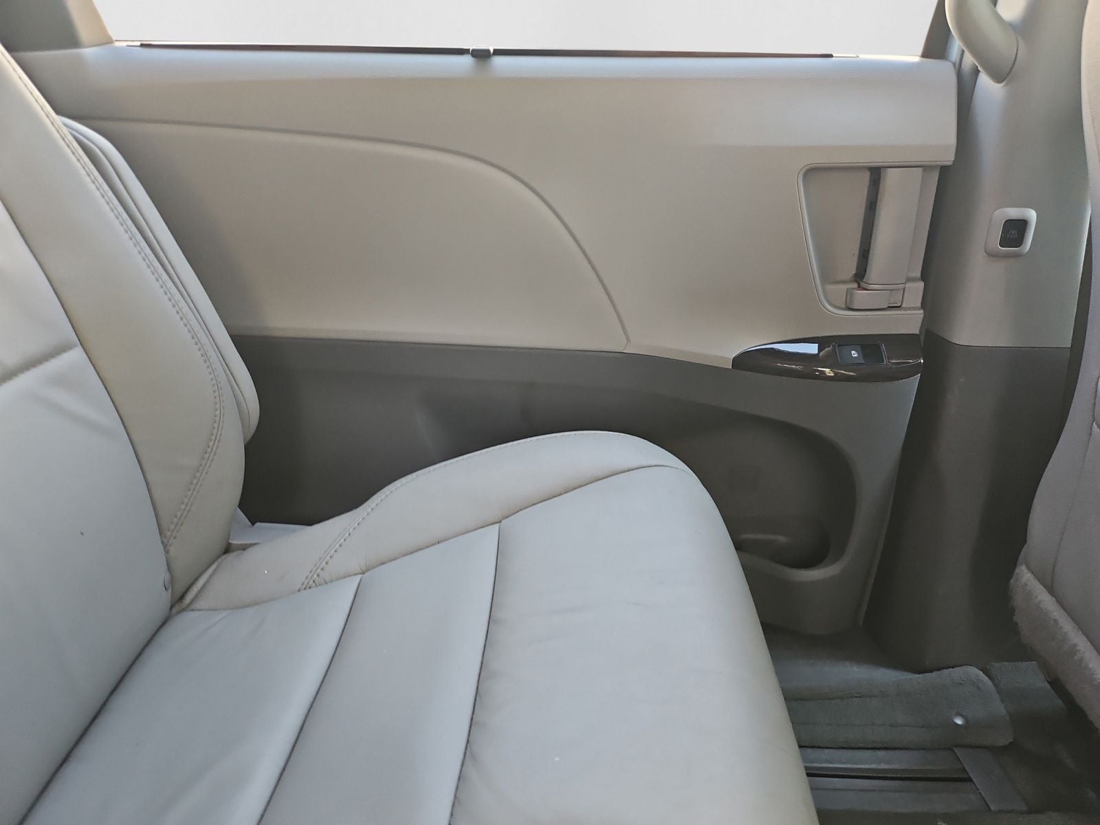 2015 Toyota Sienna XLE 8 Passenger