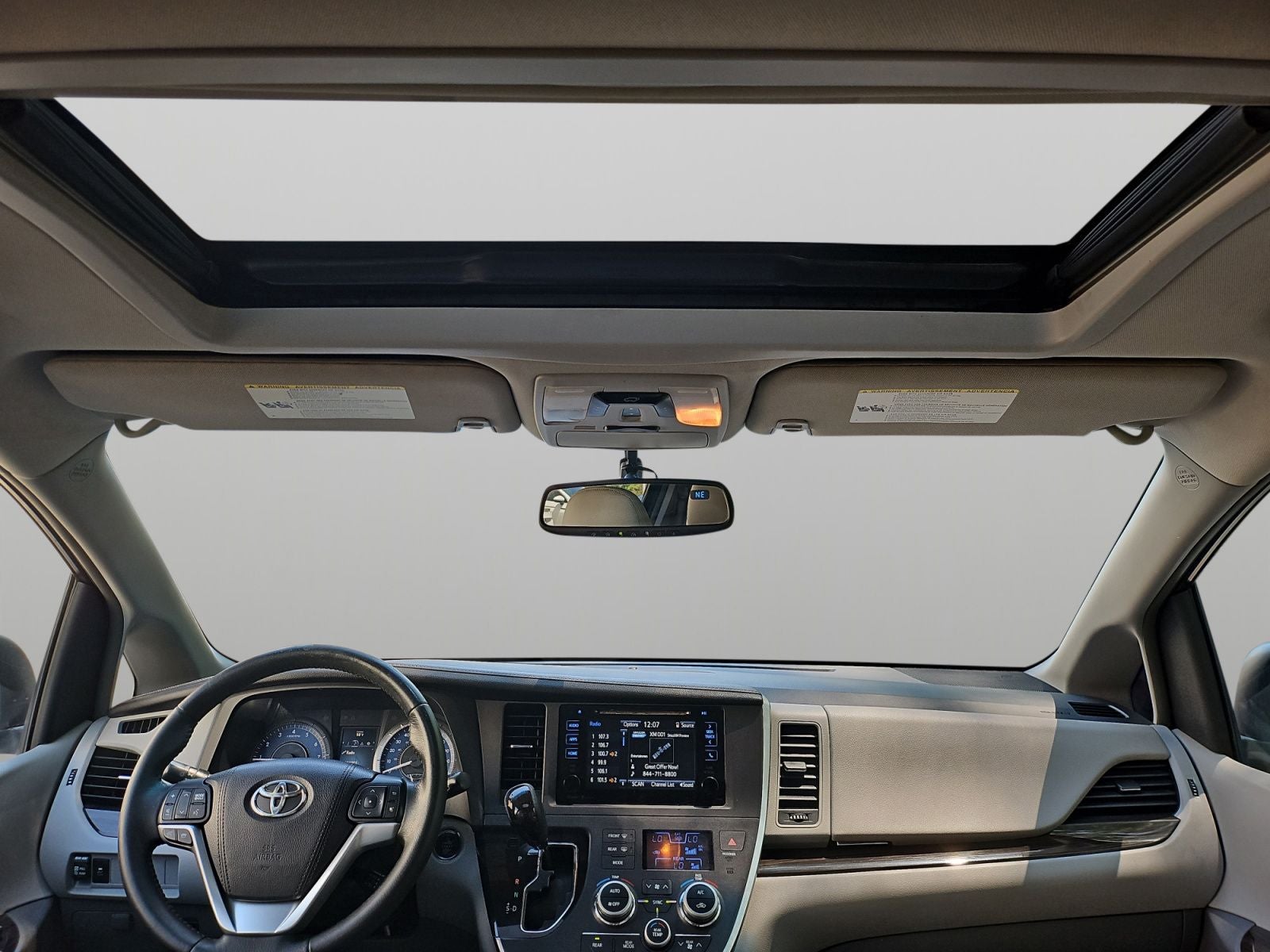 2015 Toyota Sienna XLE 8 Passenger