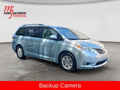 2015 Toyota Sienna XLE 8 Passenger
