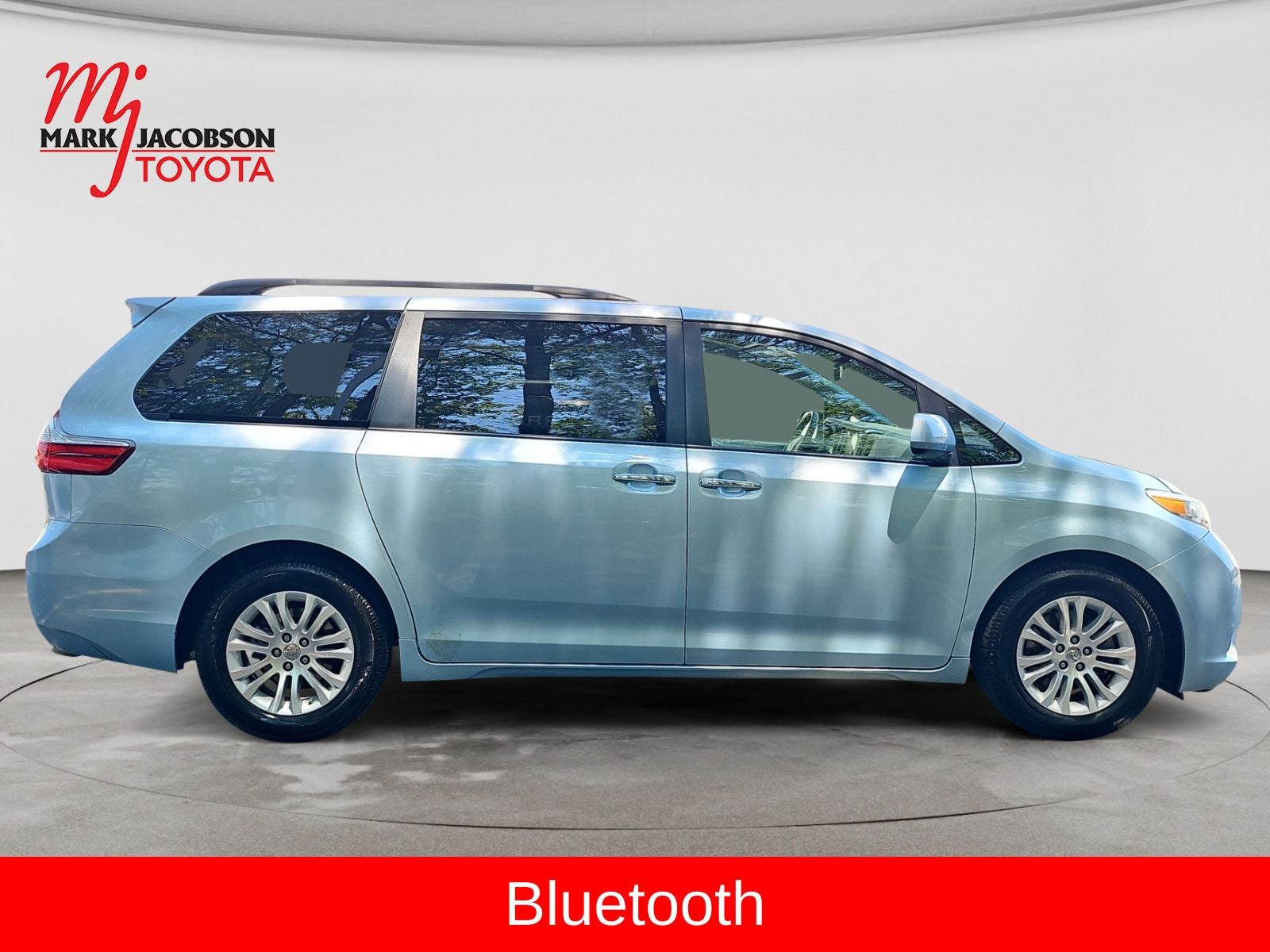 2015 Toyota Sienna XLE 8 Passenger