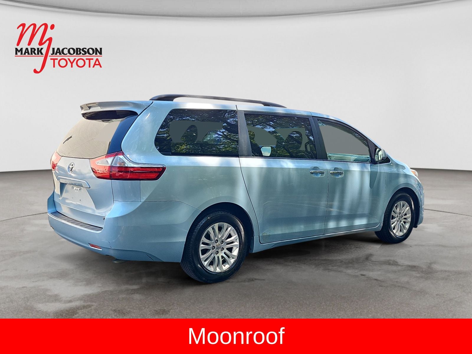 2015 Toyota Sienna XLE 8 Passenger
