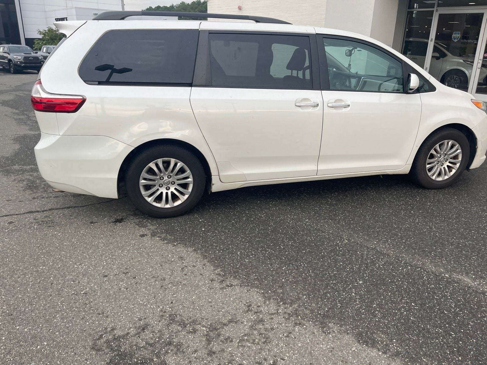 2016 Toyota Sienna XLE 8 Passenger