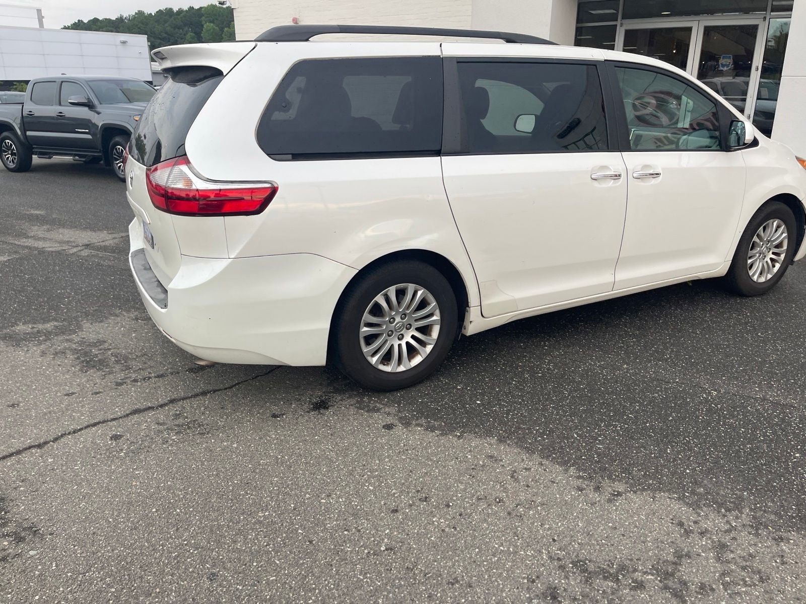 2016 Toyota Sienna XLE 8 Passenger