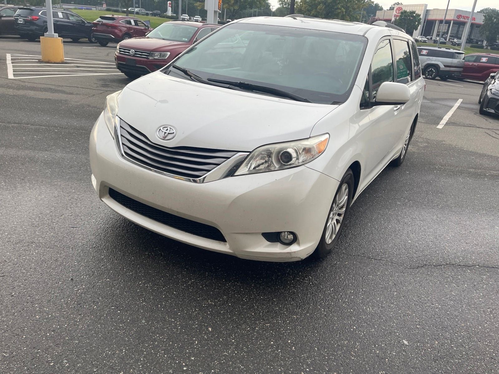 2016 Toyota Sienna XLE 8 Passenger