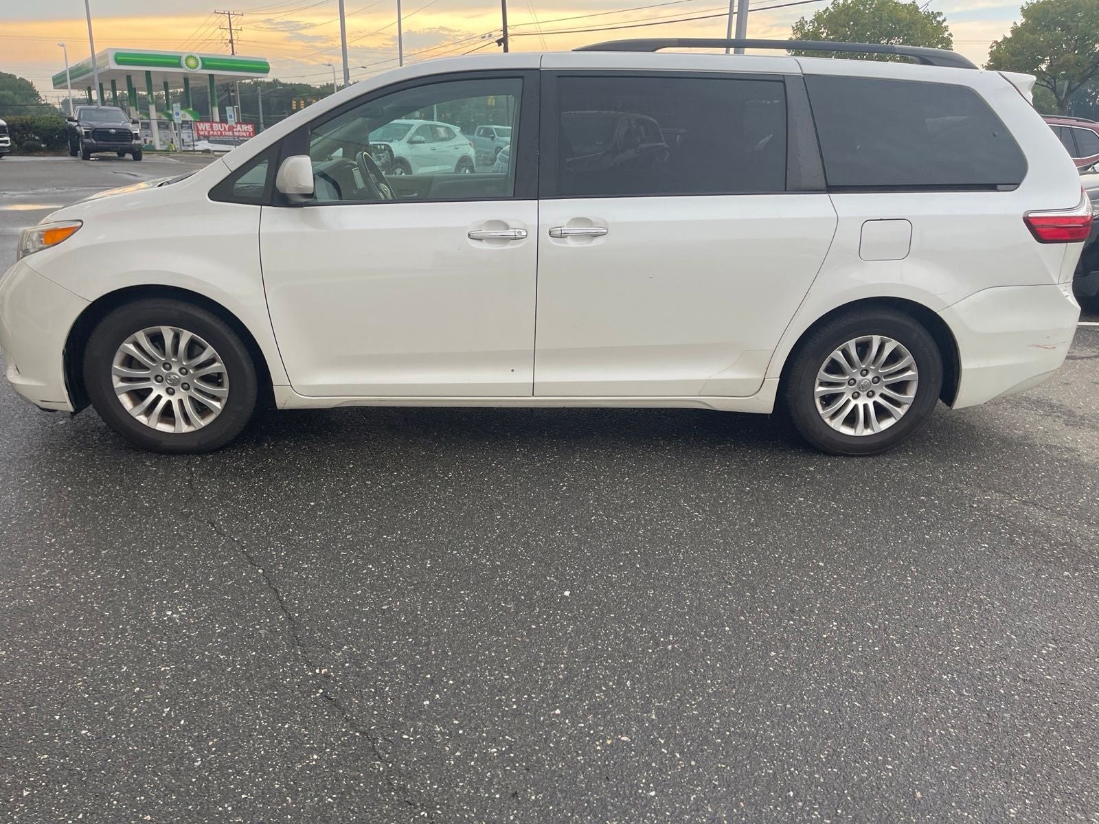 2016 Toyota Sienna XLE 8 Passenger
