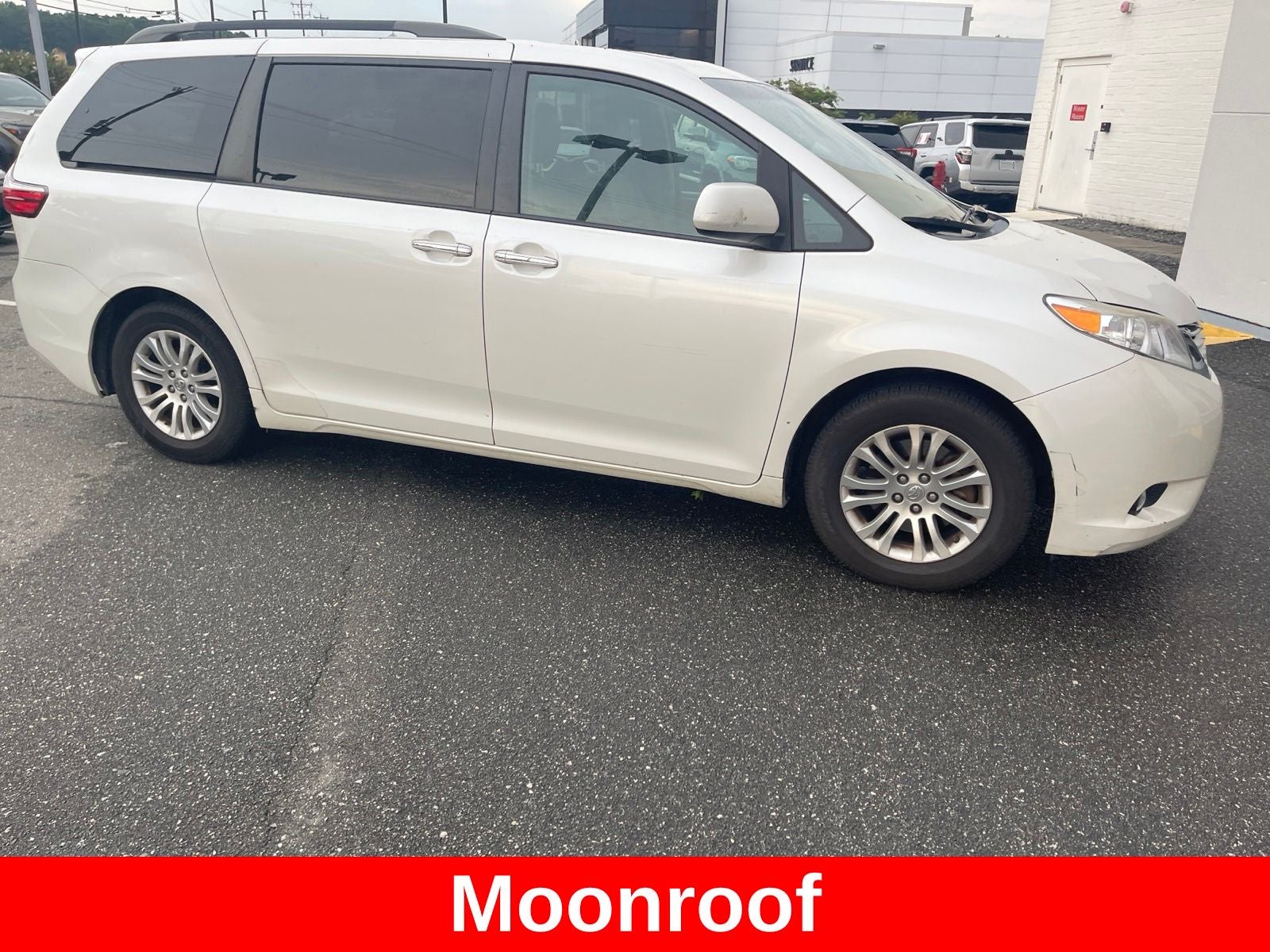 2016 Toyota Sienna XLE 8 Passenger