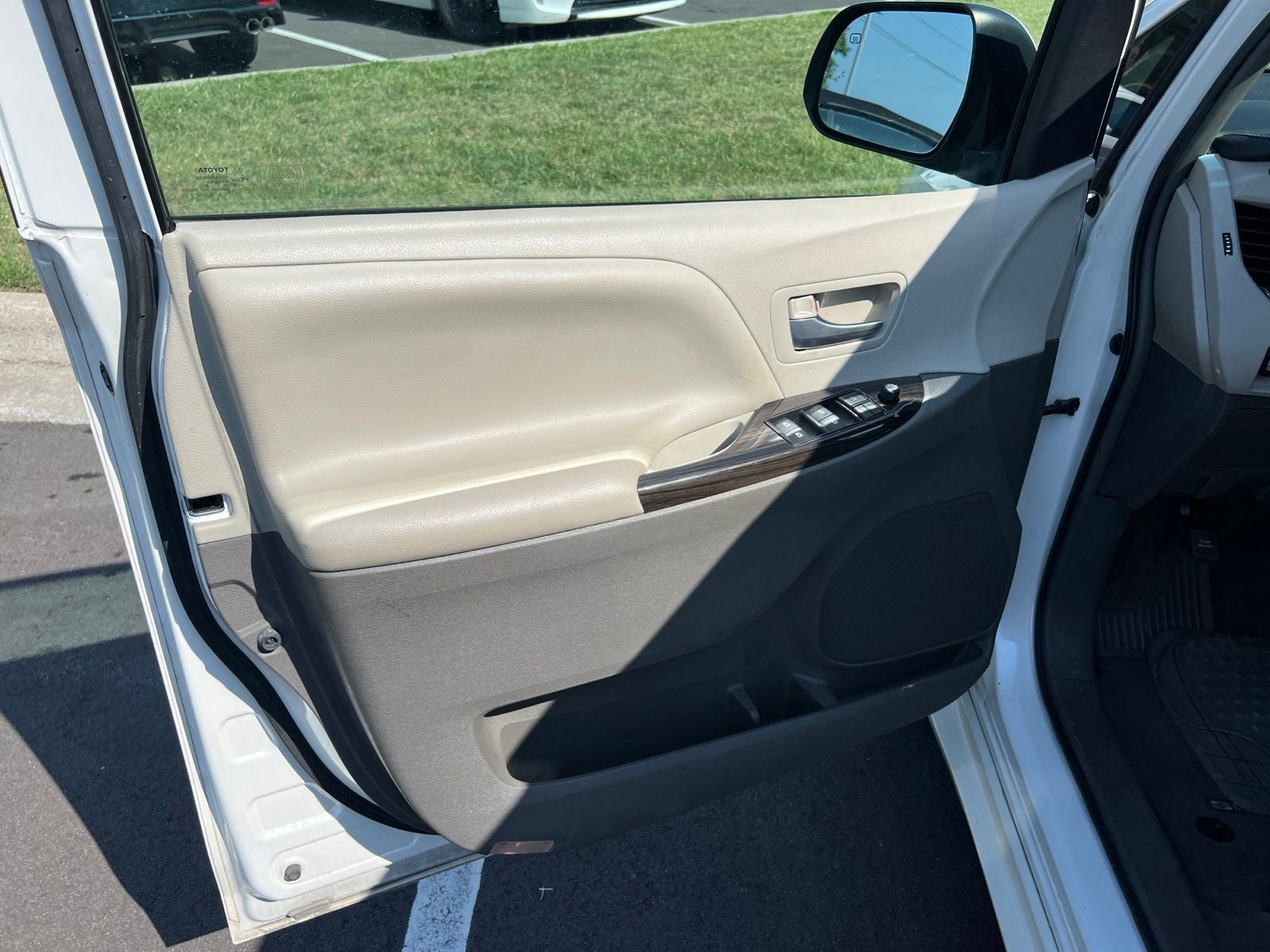 2015 Toyota Sienna XLE Premium 8 Passenger