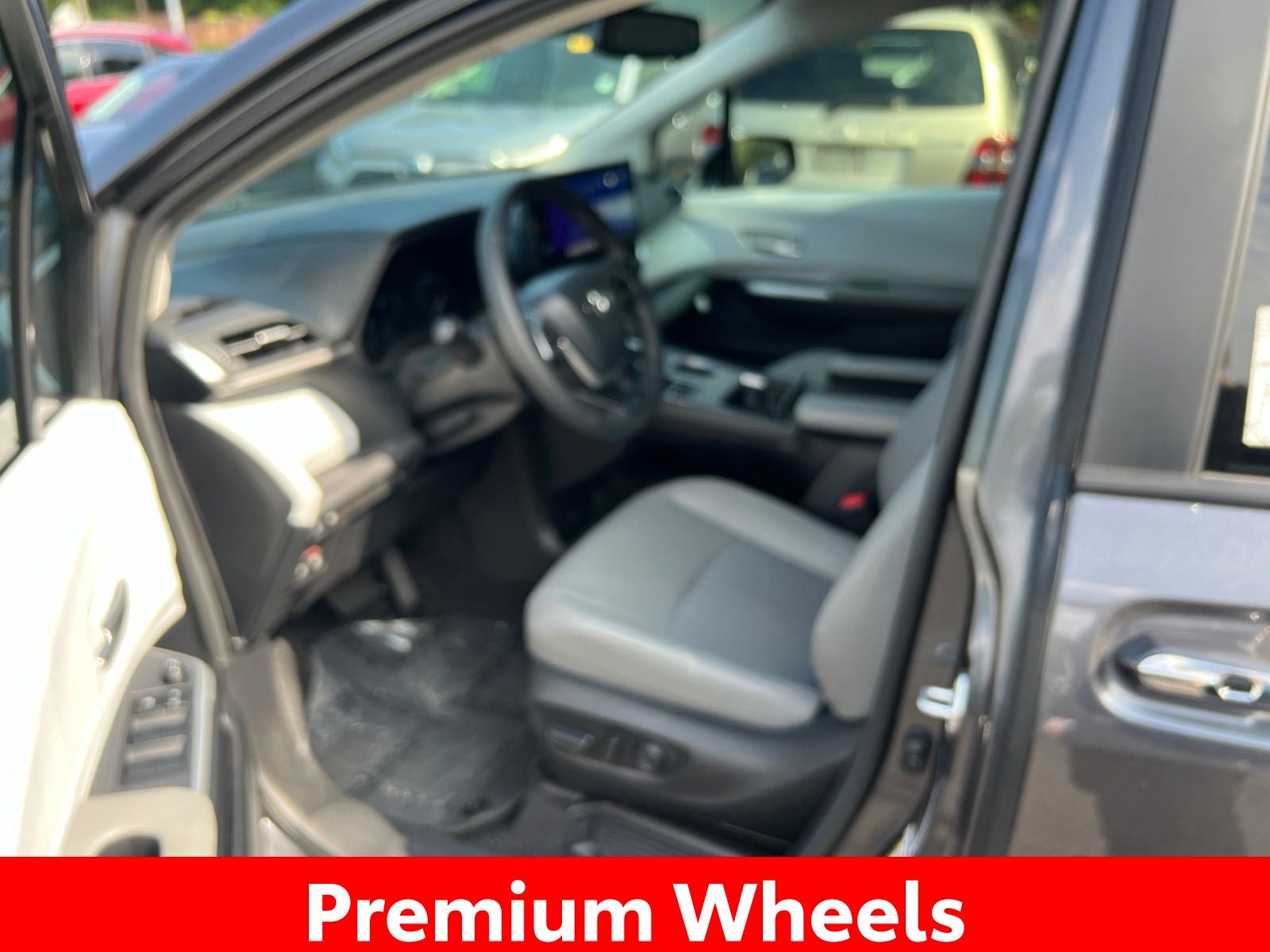 2025 Toyota Sienna XLE 8 Passenger