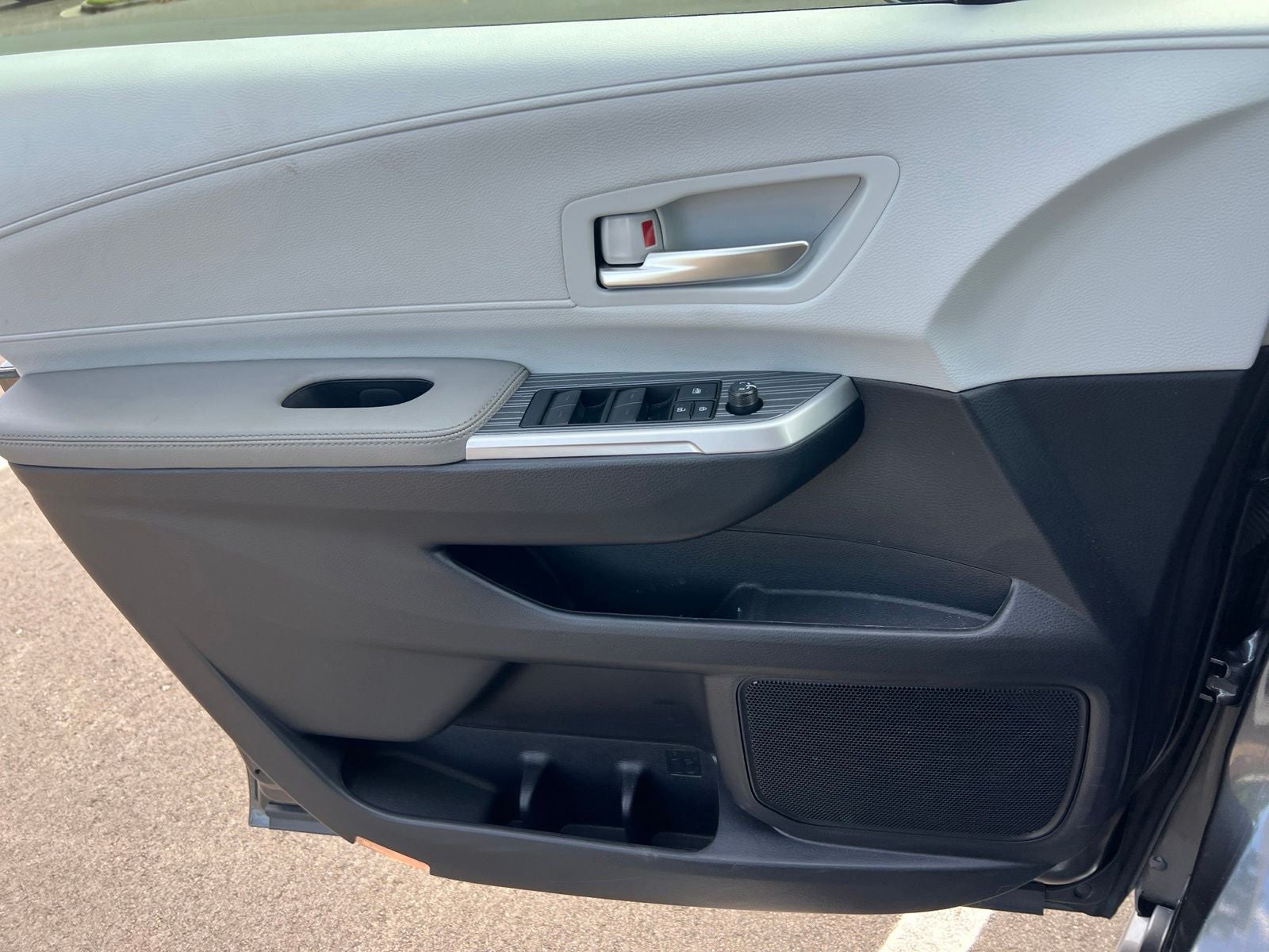 2025 Toyota Sienna XLE 8 Passenger