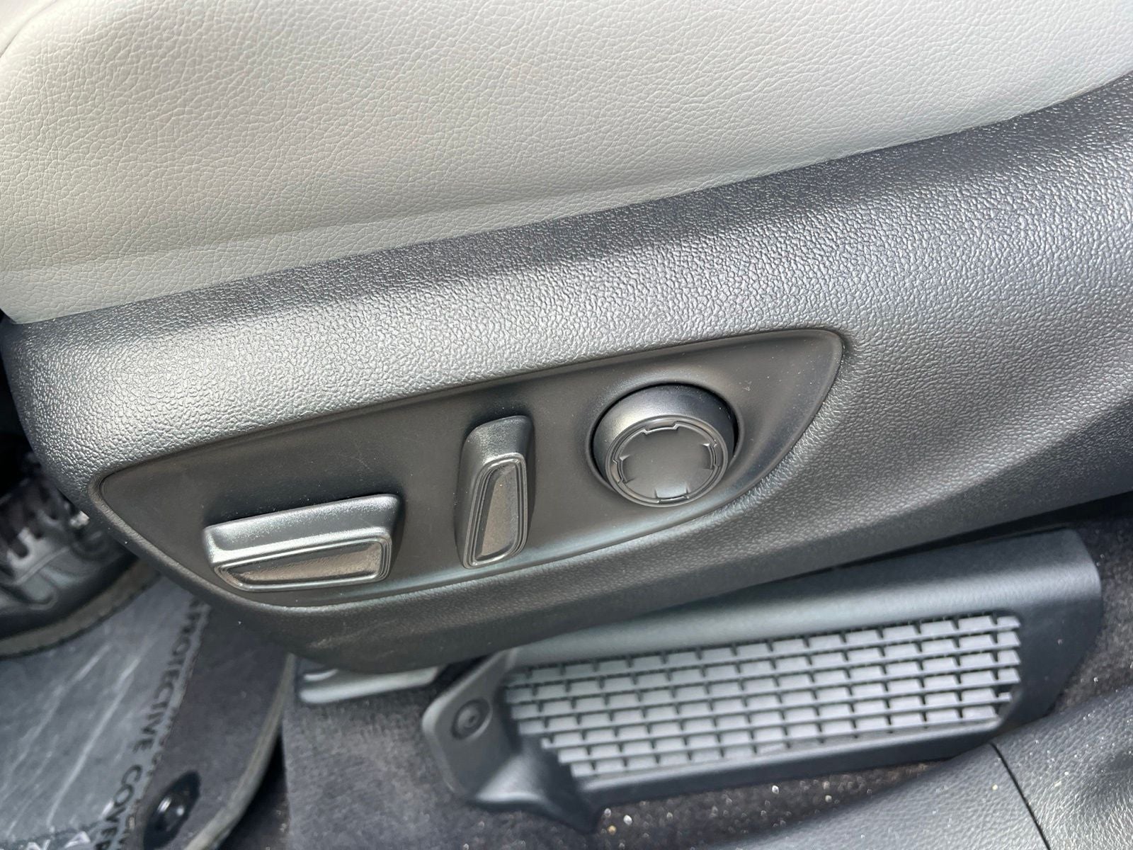 2025 Toyota Sienna XLE 8 Passenger
