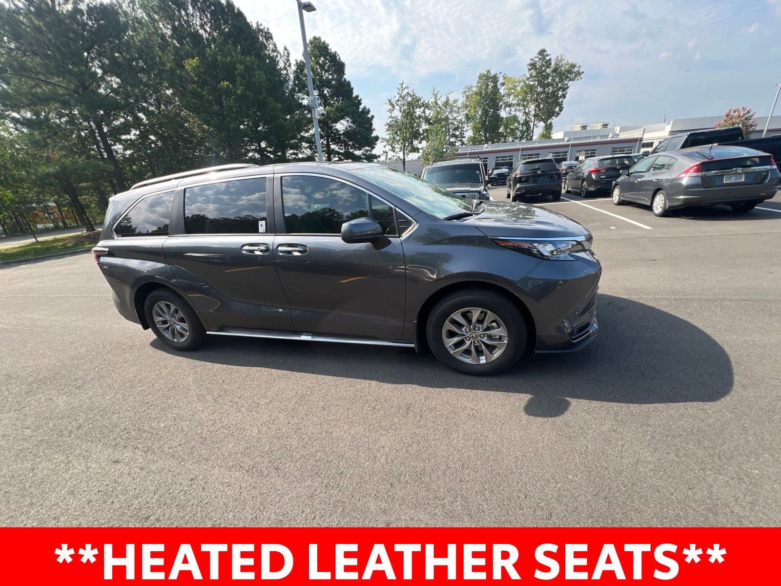 2025 Toyota Sienna XLE 8 Passenger