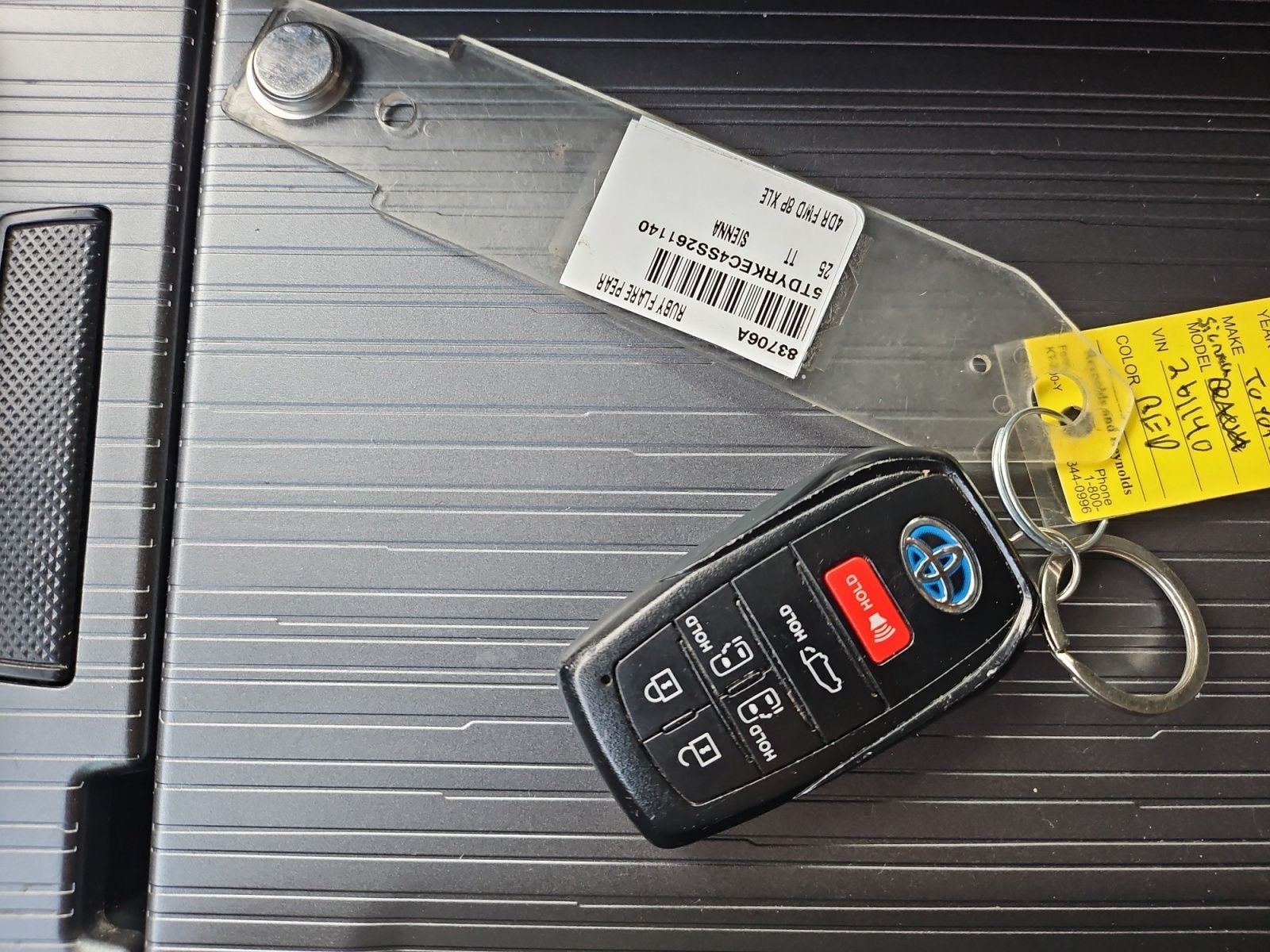 2025 Toyota Sienna XLE 8 Passenger