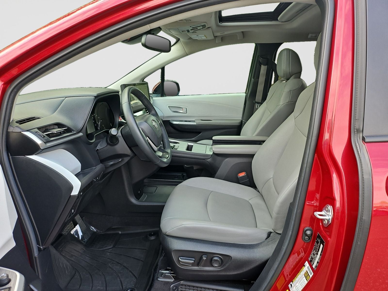 2025 Toyota Sienna XLE 8 Passenger