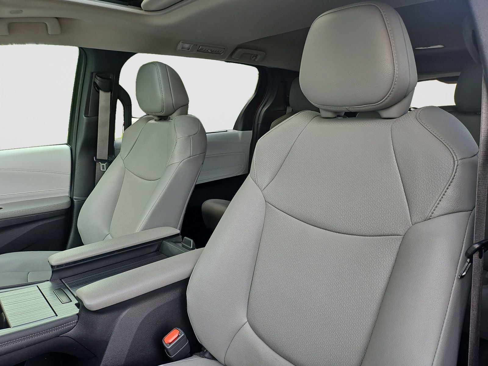 2025 Toyota Sienna XLE 8 Passenger