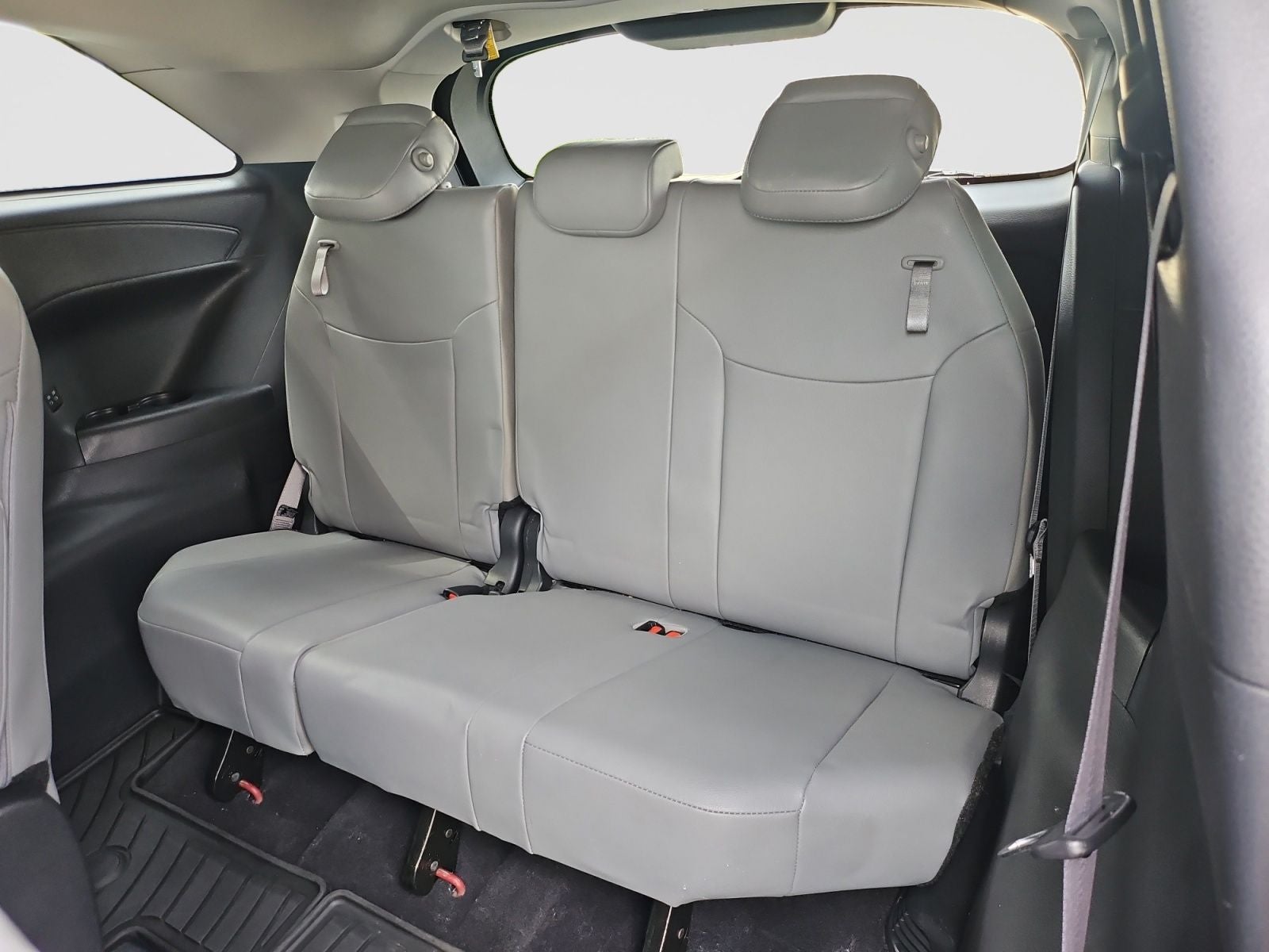 2025 Toyota Sienna XLE 8 Passenger