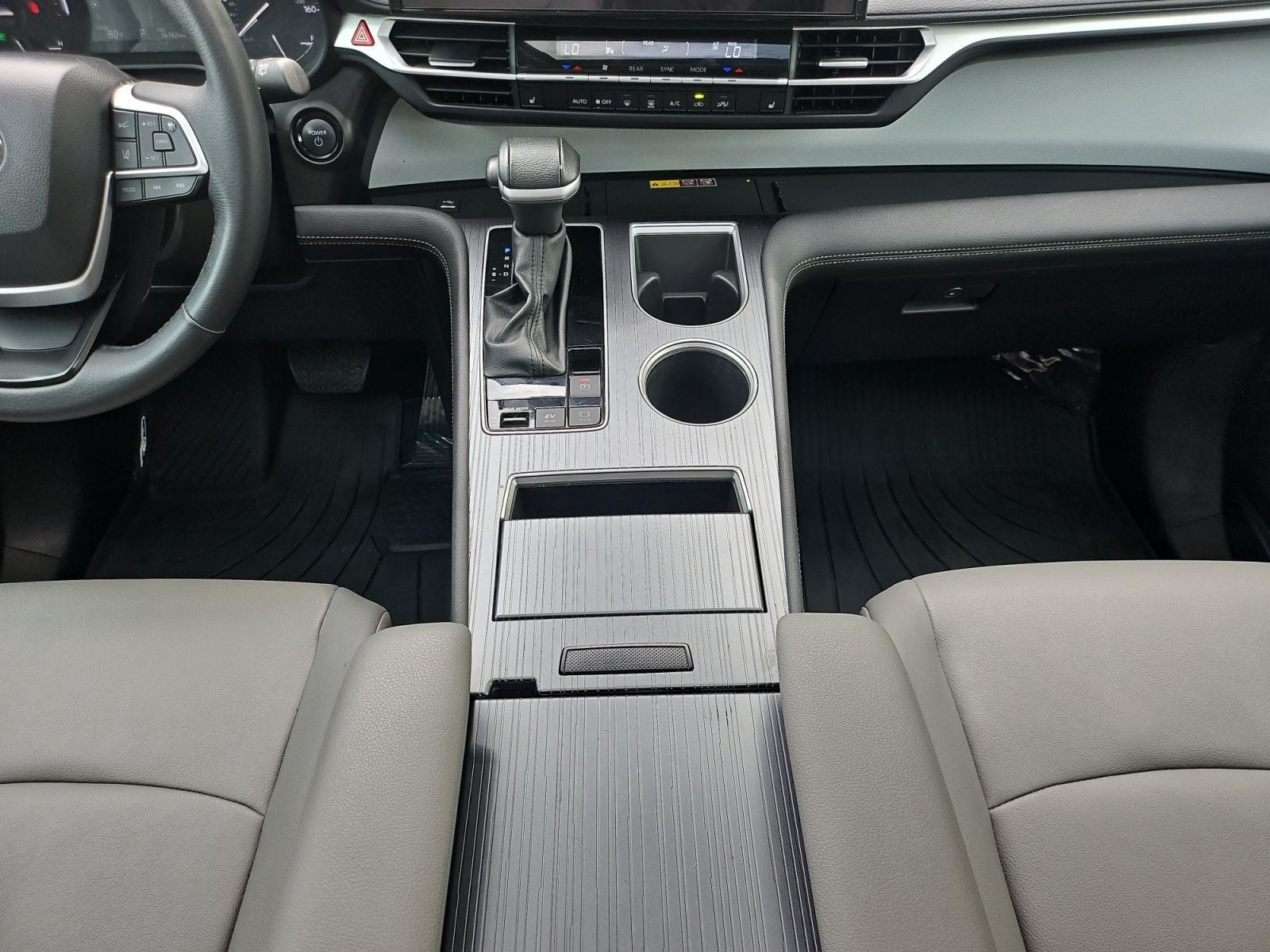 2025 Toyota Sienna XLE 8 Passenger