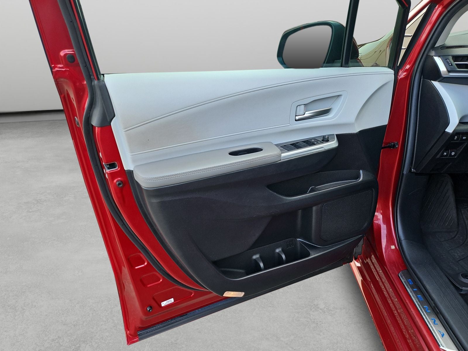 2025 Toyota Sienna XLE 8 Passenger