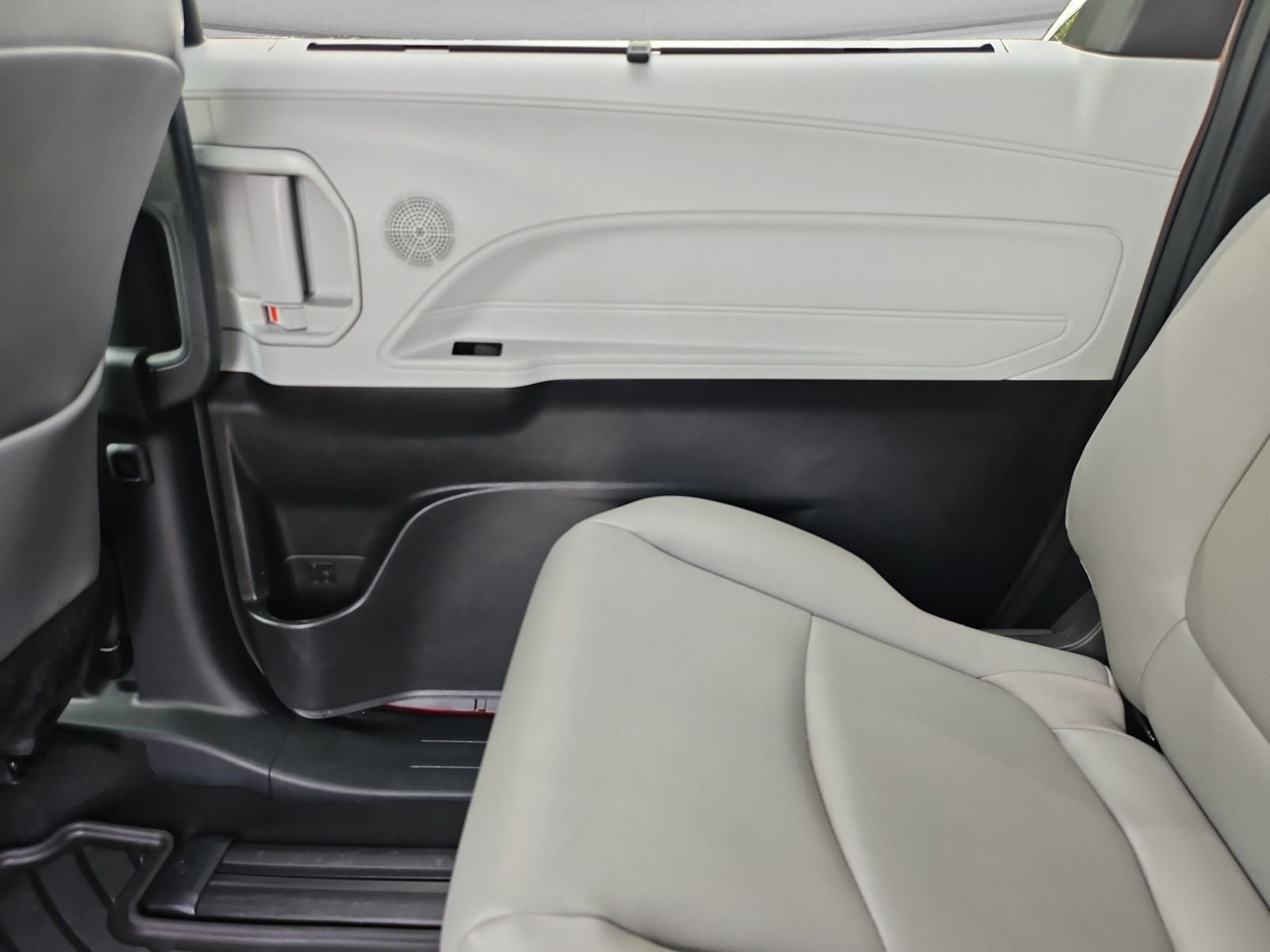 2025 Toyota Sienna XLE 8 Passenger