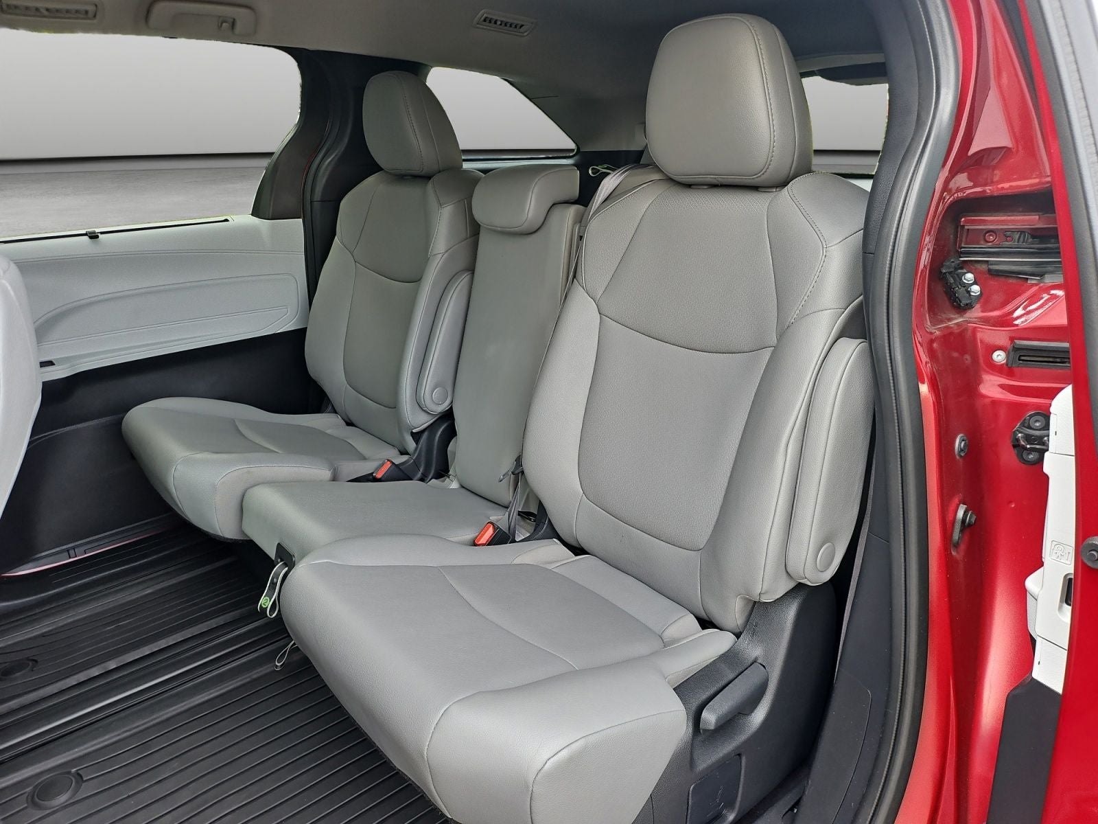2025 Toyota Sienna XLE 8 Passenger
