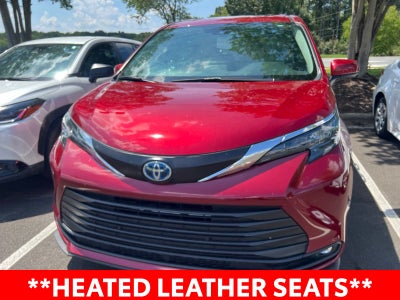 2025 Toyota Sienna XLE 8 Passenger