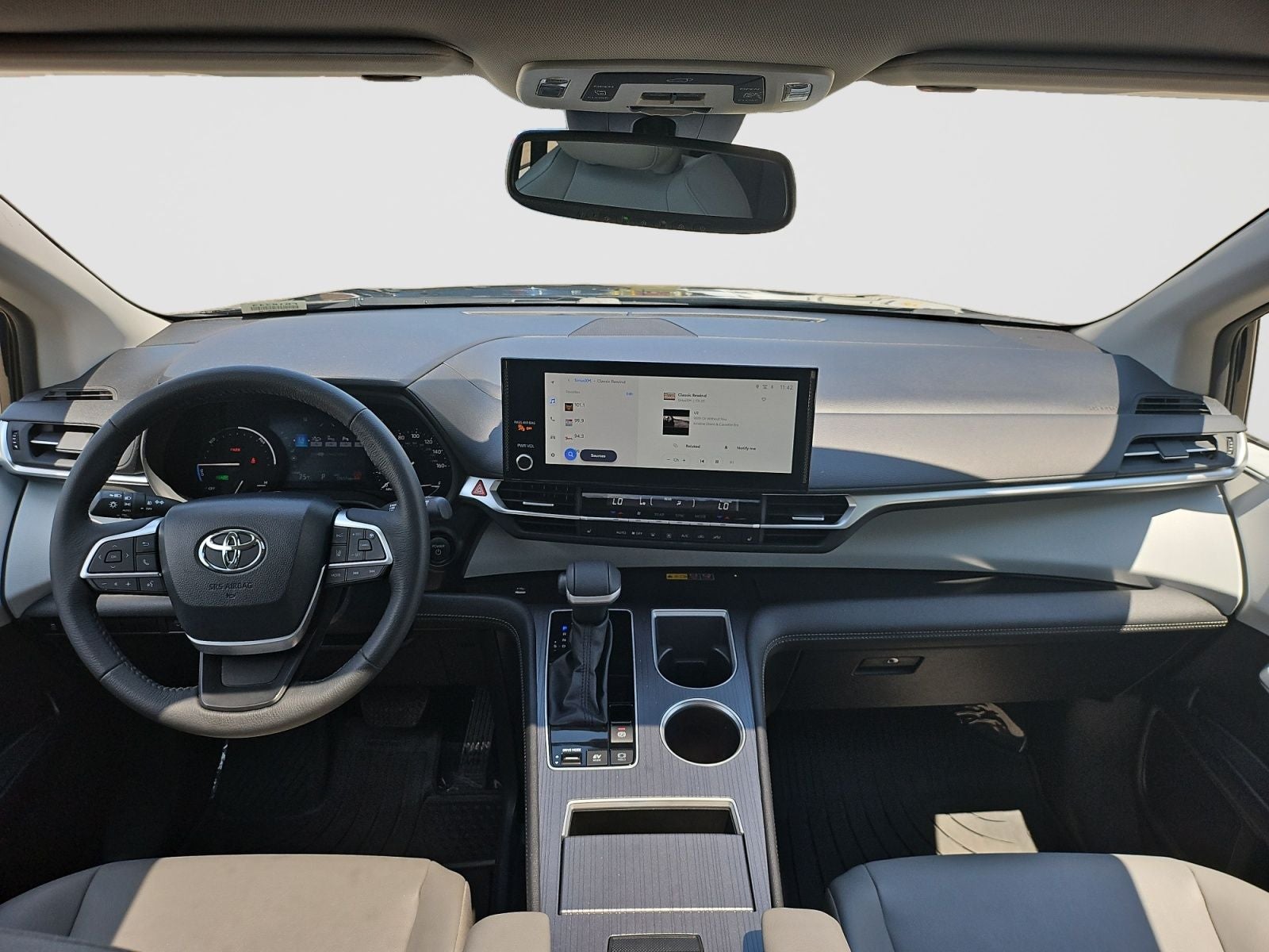 2025 Toyota Sienna XLE 8 Passenger
