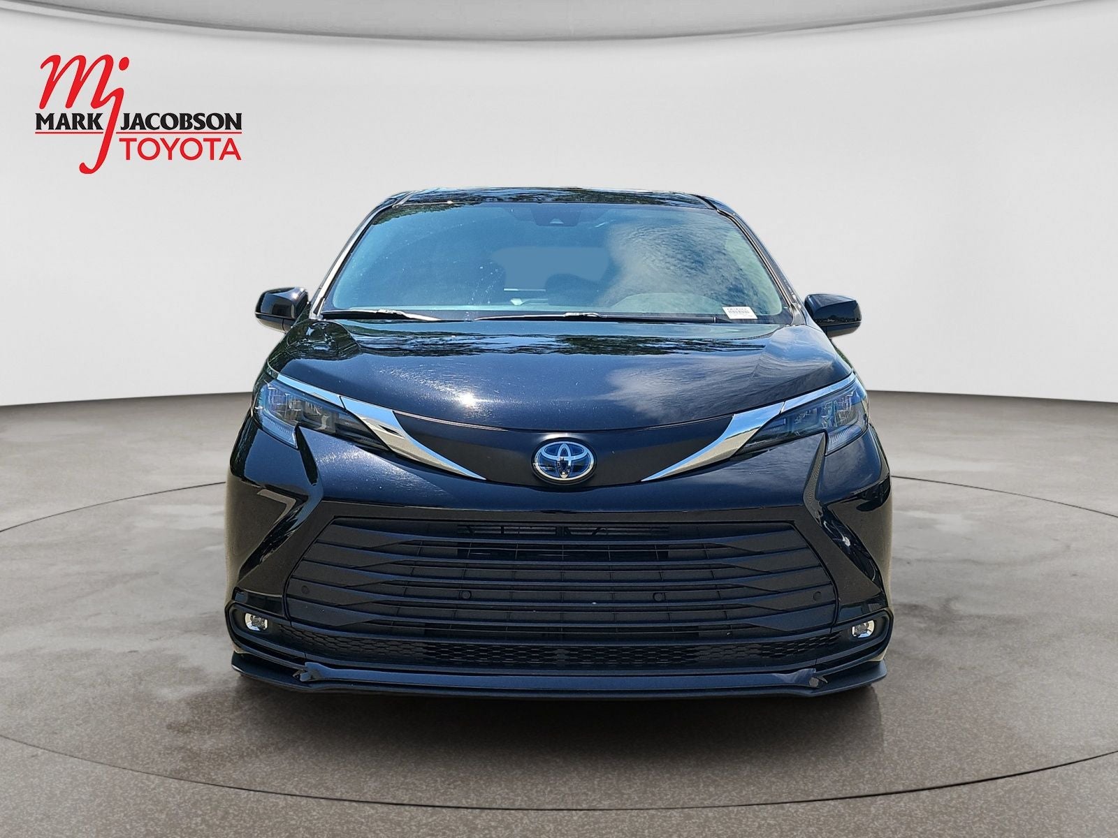 2025 Toyota Sienna XLE 8 Passenger