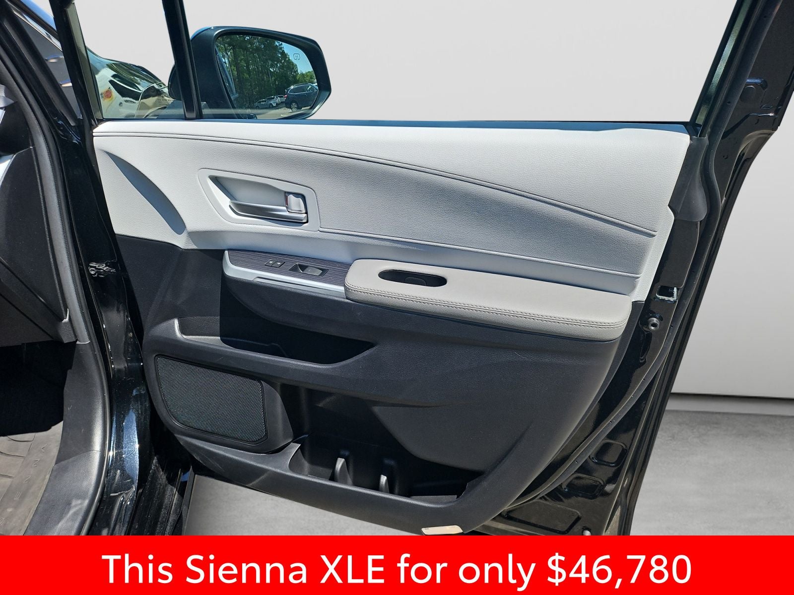 2025 Toyota Sienna XLE 8 Passenger