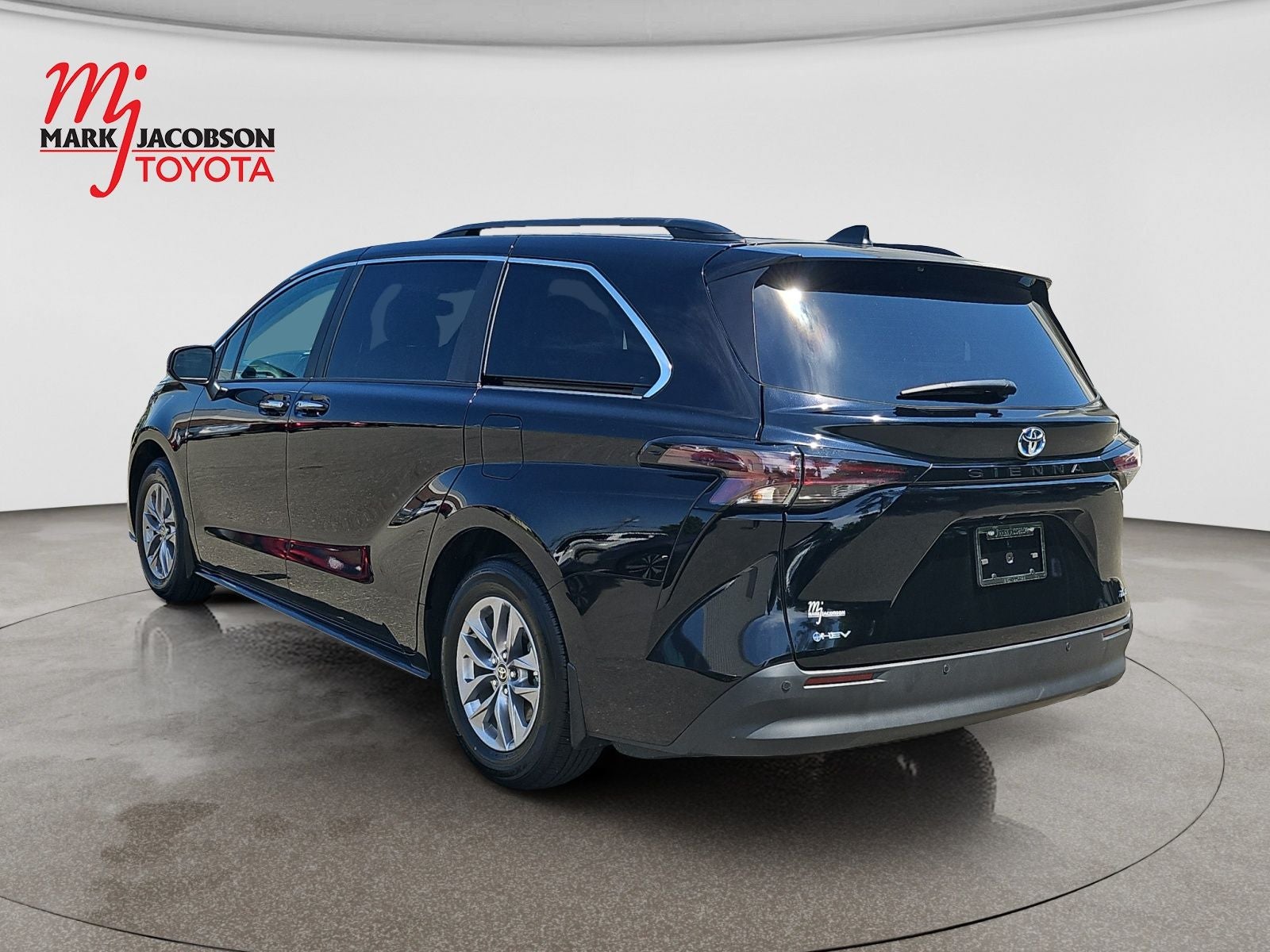 2025 Toyota Sienna XLE 8 Passenger