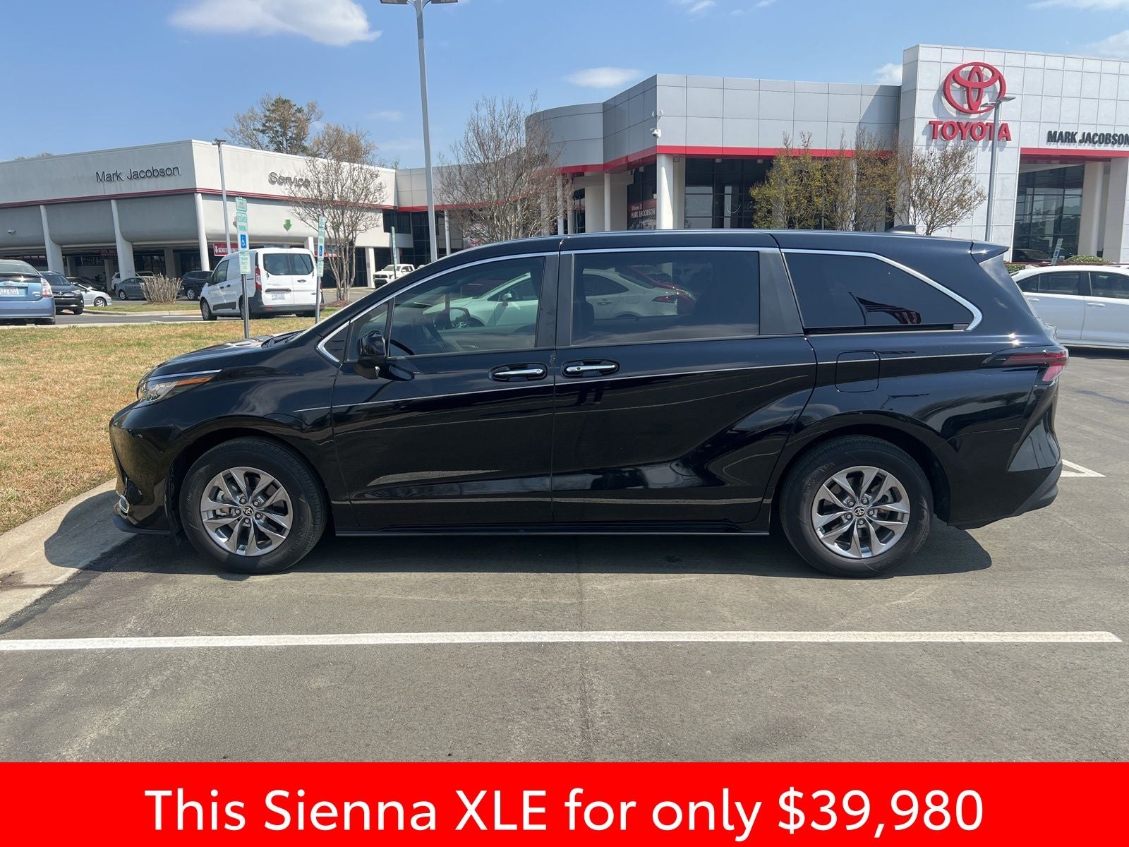 2023 Toyota Sienna XLE