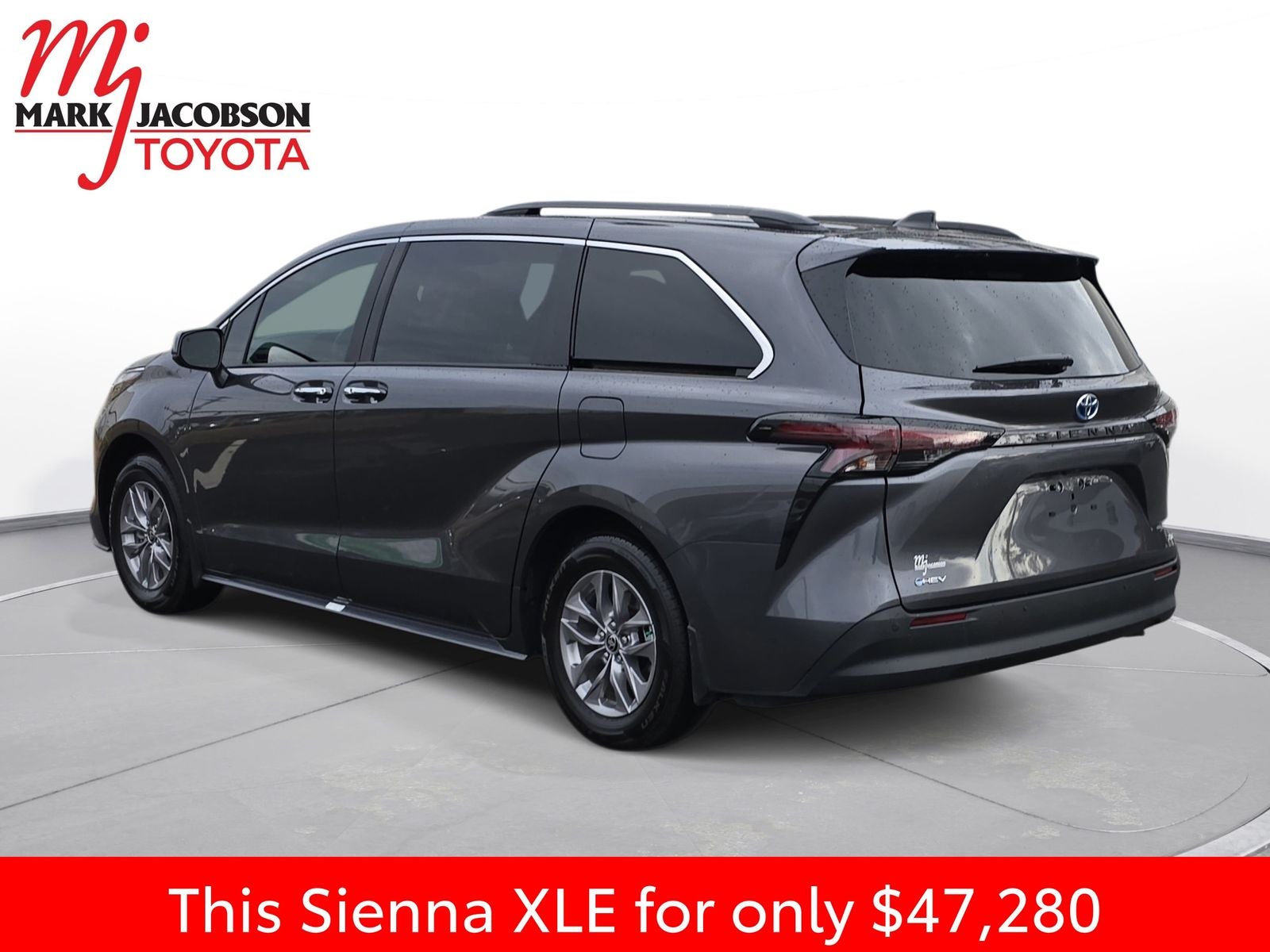 2025 Toyota Sienna XLE 8 Passenger