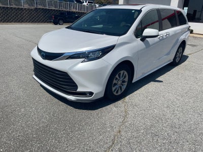2025 Toyota Sienna XLE 7 Passenger