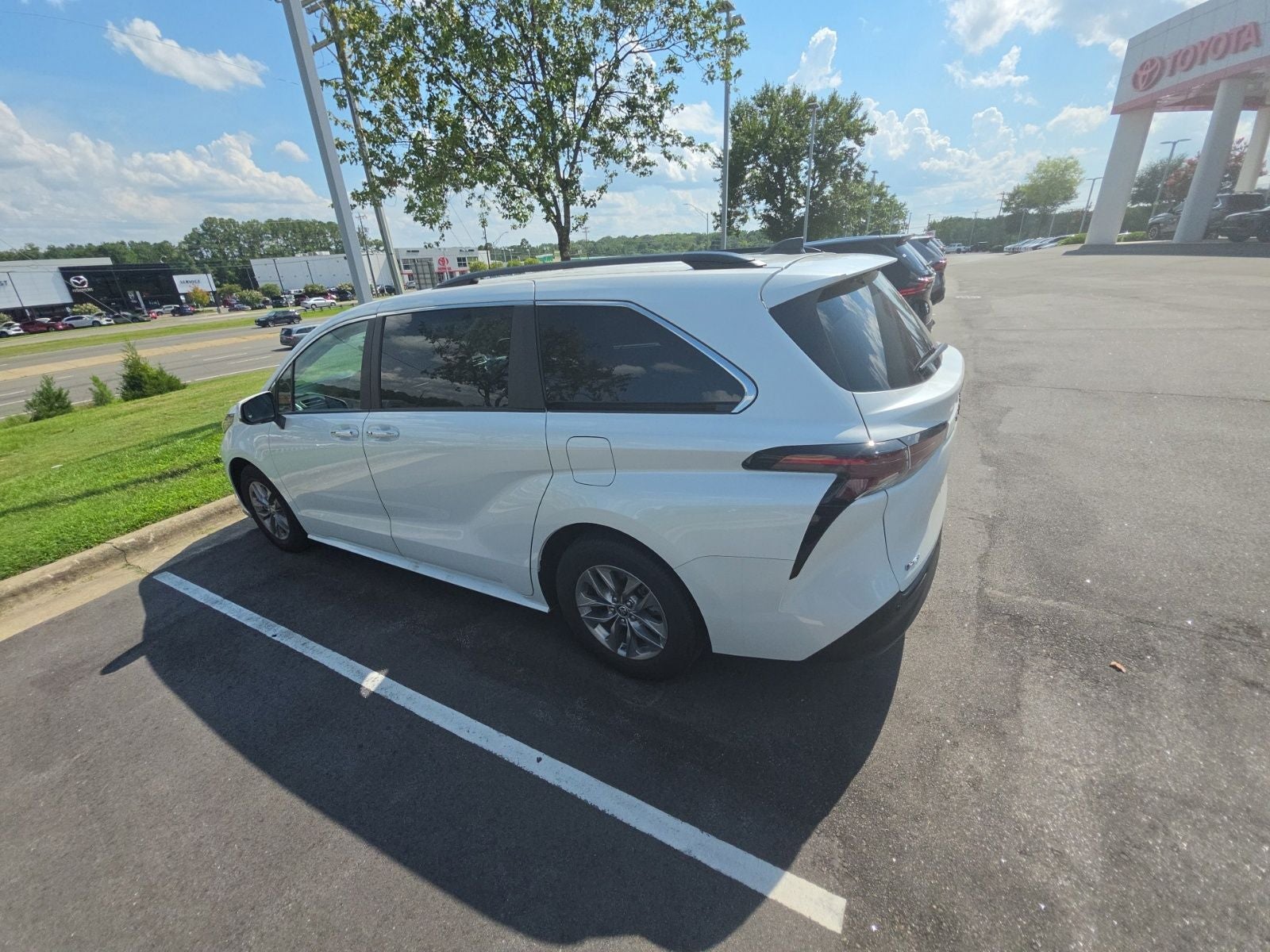 2025 Toyota Sienna XLE