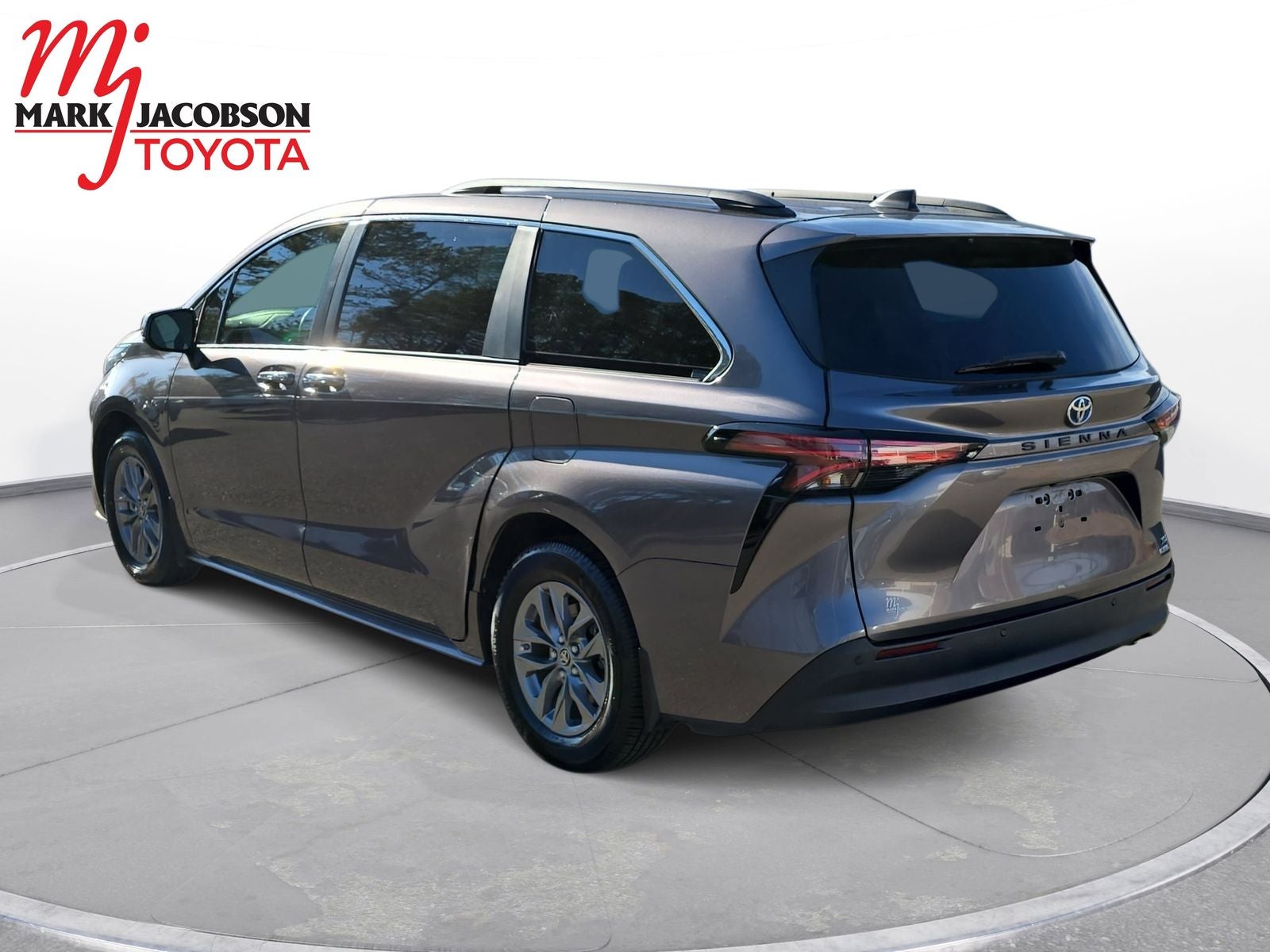 2022 Toyota Sienna XLE 7 Passenger