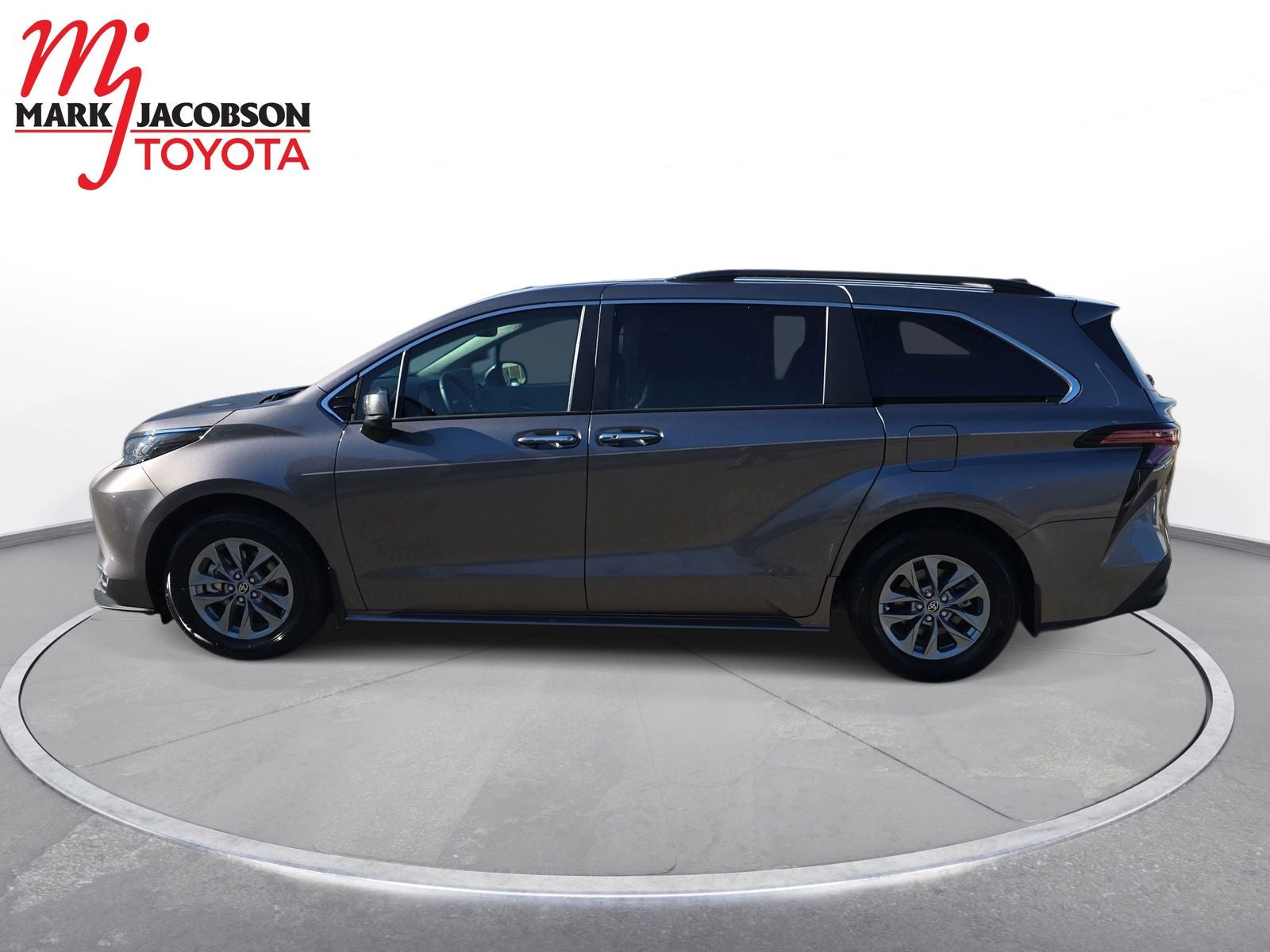2022 Toyota Sienna XLE 7 Passenger
