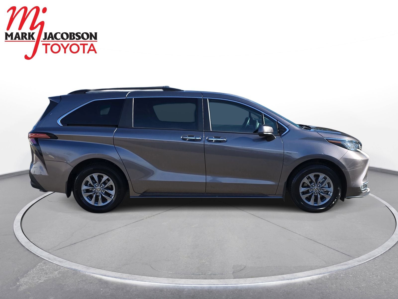 2022 Toyota Sienna XLE 7 Passenger