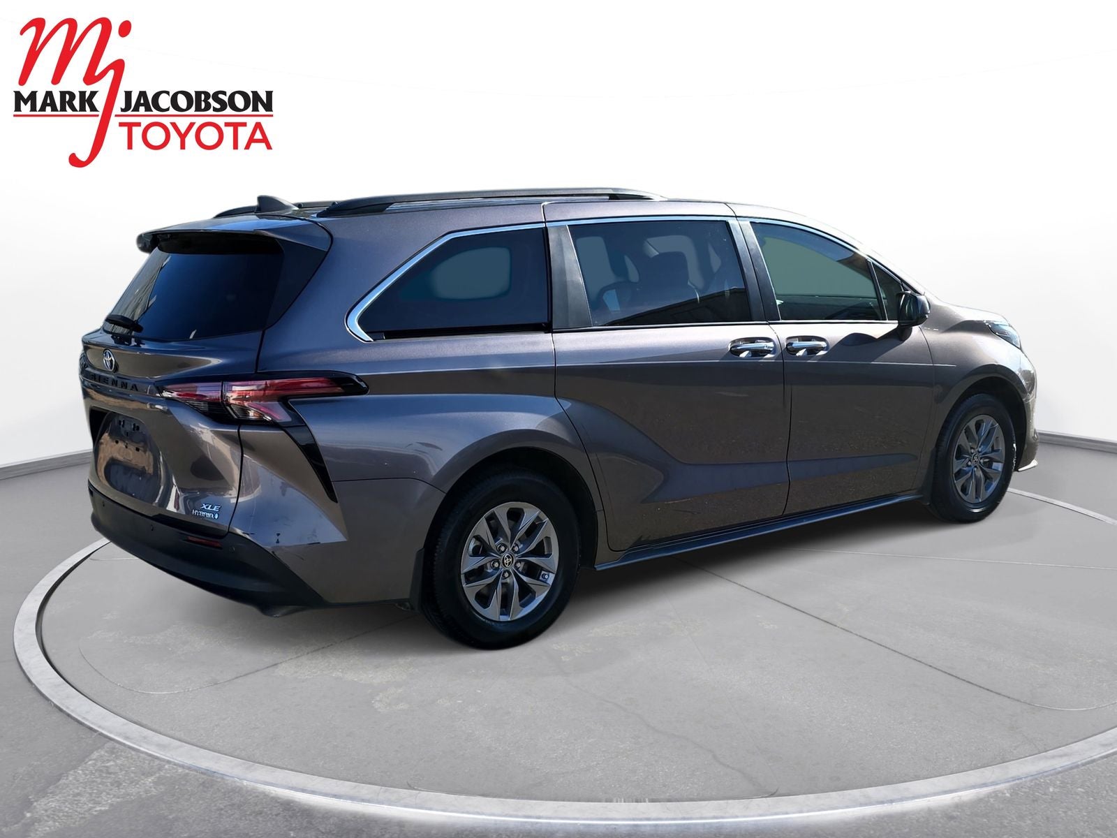 2022 Toyota Sienna XLE 7 Passenger