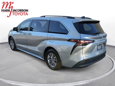 2022 Toyota Sienna XLE 7 Passenger