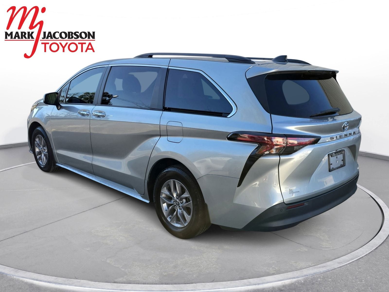 2022 Toyota Sienna XLE 7 Passenger